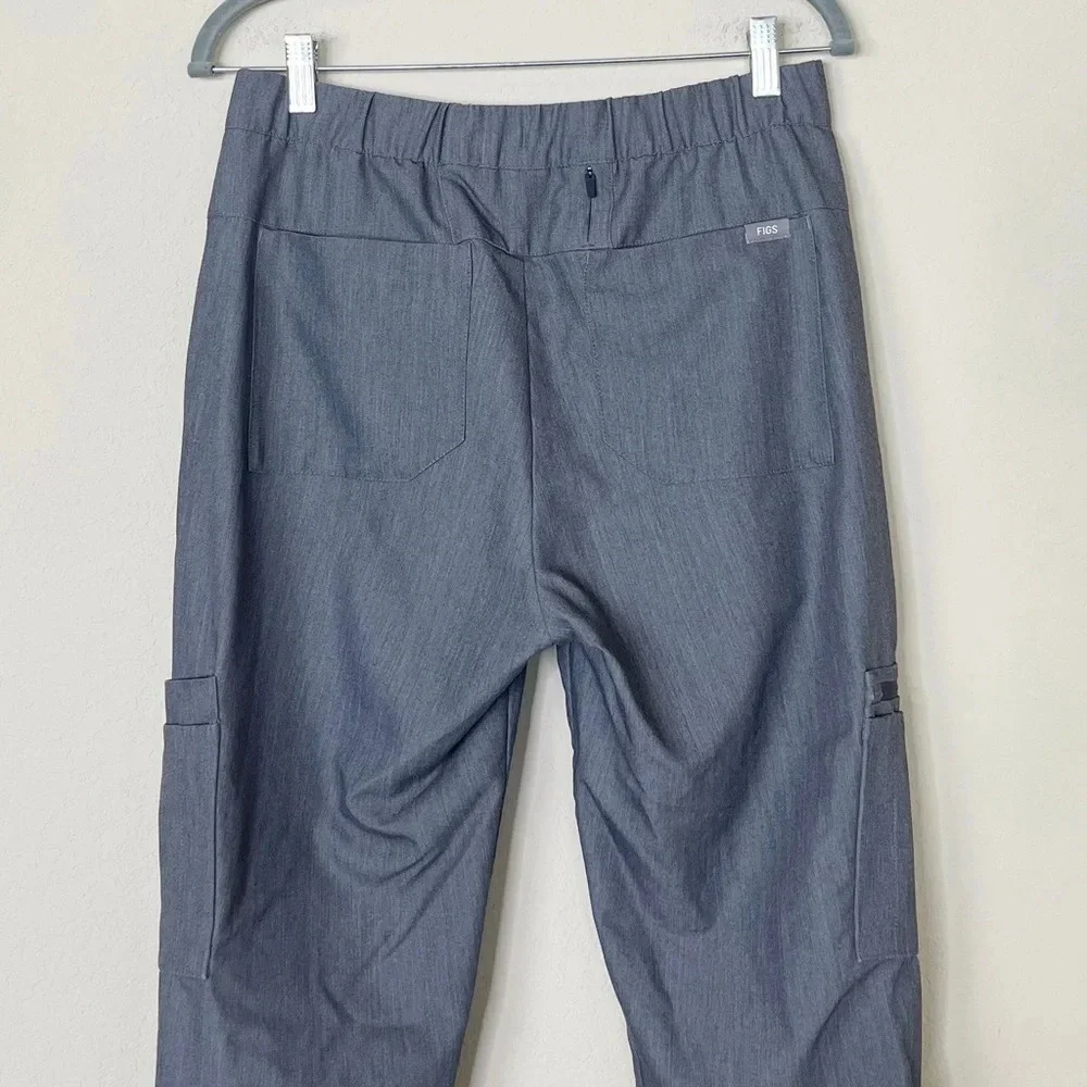 FIGS Men’s Gray Cargo‎ Jogger Scrub Pants